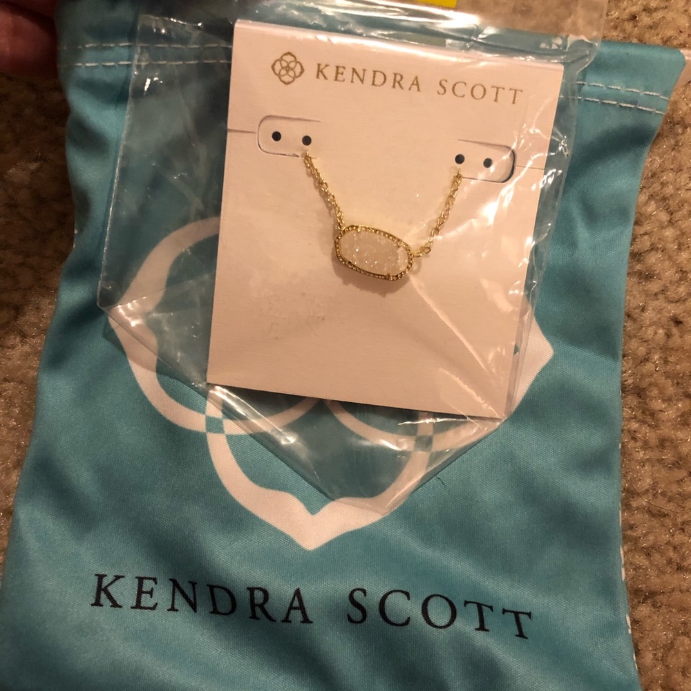 Kendra Scott necklace